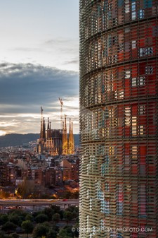 Torre Agbar en Barcelona. Fotografia de arquitectura de Simon Garcia arqfoto