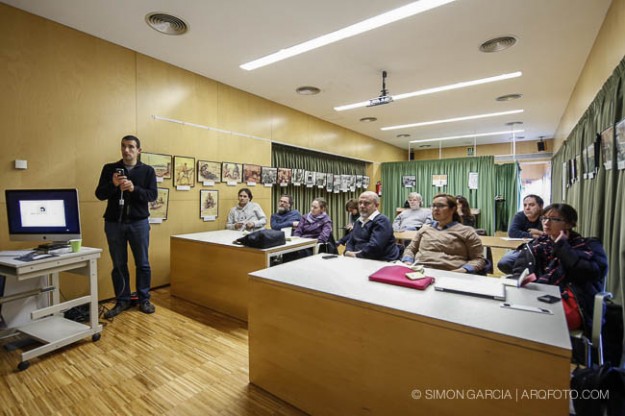 Clase durante el Taller de fotografia de arquitectura en Barcelona. Simon Garcia | arqfoto.com