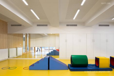 Fotografia de Arquitectura Lycee-français-Liceo-frances-b720-Fermin-Vazquez-44-SG1771_0262