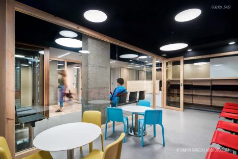 Fotografia de Arquitectura Oficina atencio ciutadania-2BMFG-05-SG2124_5427