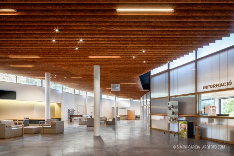 Fotografia de Arquitectura Centre Civic el Roure-Begues-Calderon-Folch-04-SG2156_4099-2b