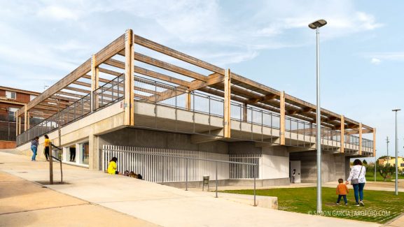 Fotografia de Arquitectura Biblioteca Neus Catala-Sant Marti Sarroca-Valor Llimos arquitectes-02-SG2103_7492