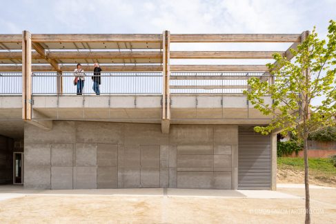 Fotografia de Arquitectura Biblioteca Neus Catala-Sant Marti Sarroca-Valor Llimos arquitectes-04-SG2103_7129a