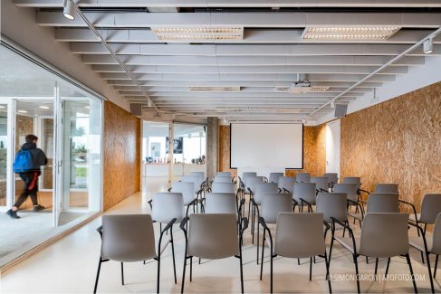 Fotografia de Arquitectura Biblioteca Neus Catala-Sant Marti Sarroca-Valor Llimos arquitectes-12-SG2103_7269