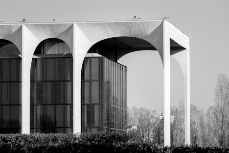 Fotografia de Arquitectura Sede-Mondadori-Niemeyer-10-SG1612_9434-bn