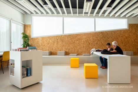 Fotografia de Arquitectura Biblioteca Neus Catala-Sant Marti Sarroca-Valor Llimos arquitectes-16-SG2103_7209